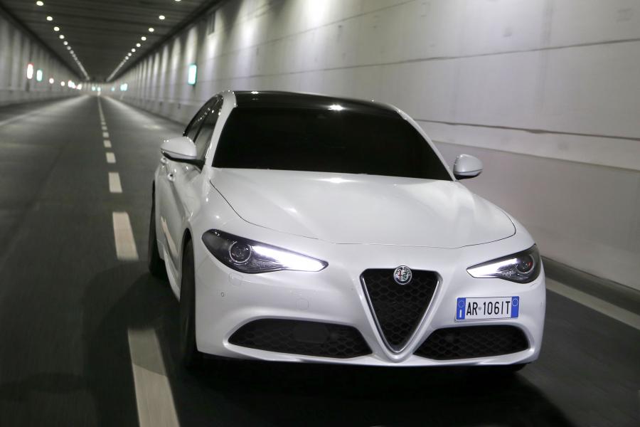  Alfa Romeo Giulia 2016 года  (WW) (фото 25 из 42)